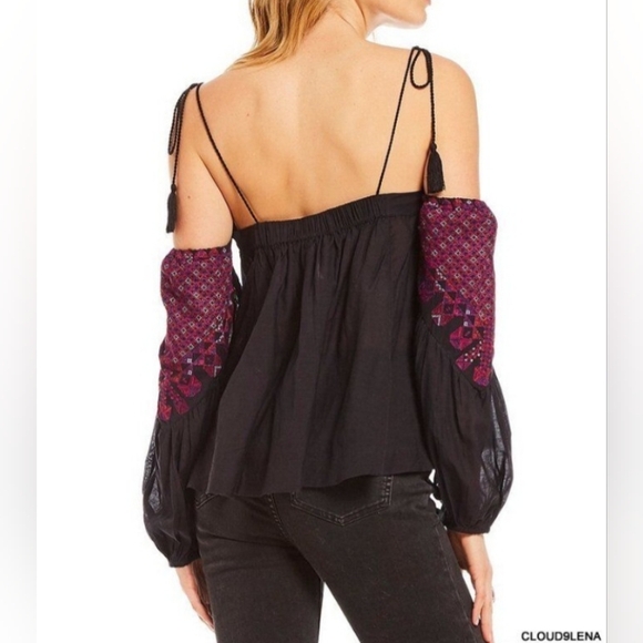 Free People " Vacay Vibin" Cold Shoulder Embroidered top - Picture 3 of 8